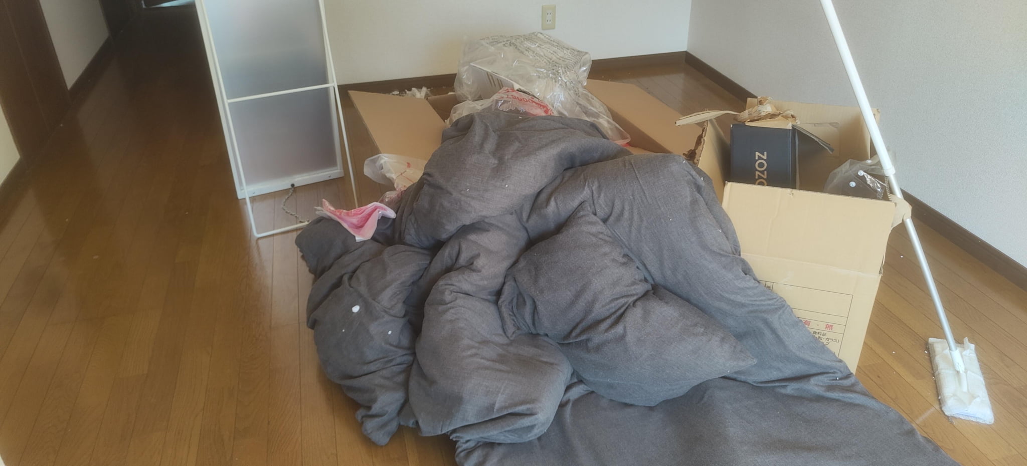 横浜市栄区【不用品回収】布団、小型家電、姿見、段ボールの作業前